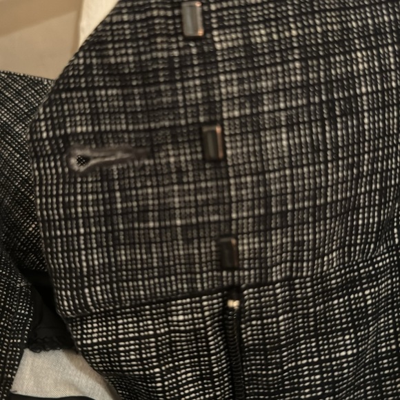 Express size 6 black and white cropped pants - Picture 6 of 8